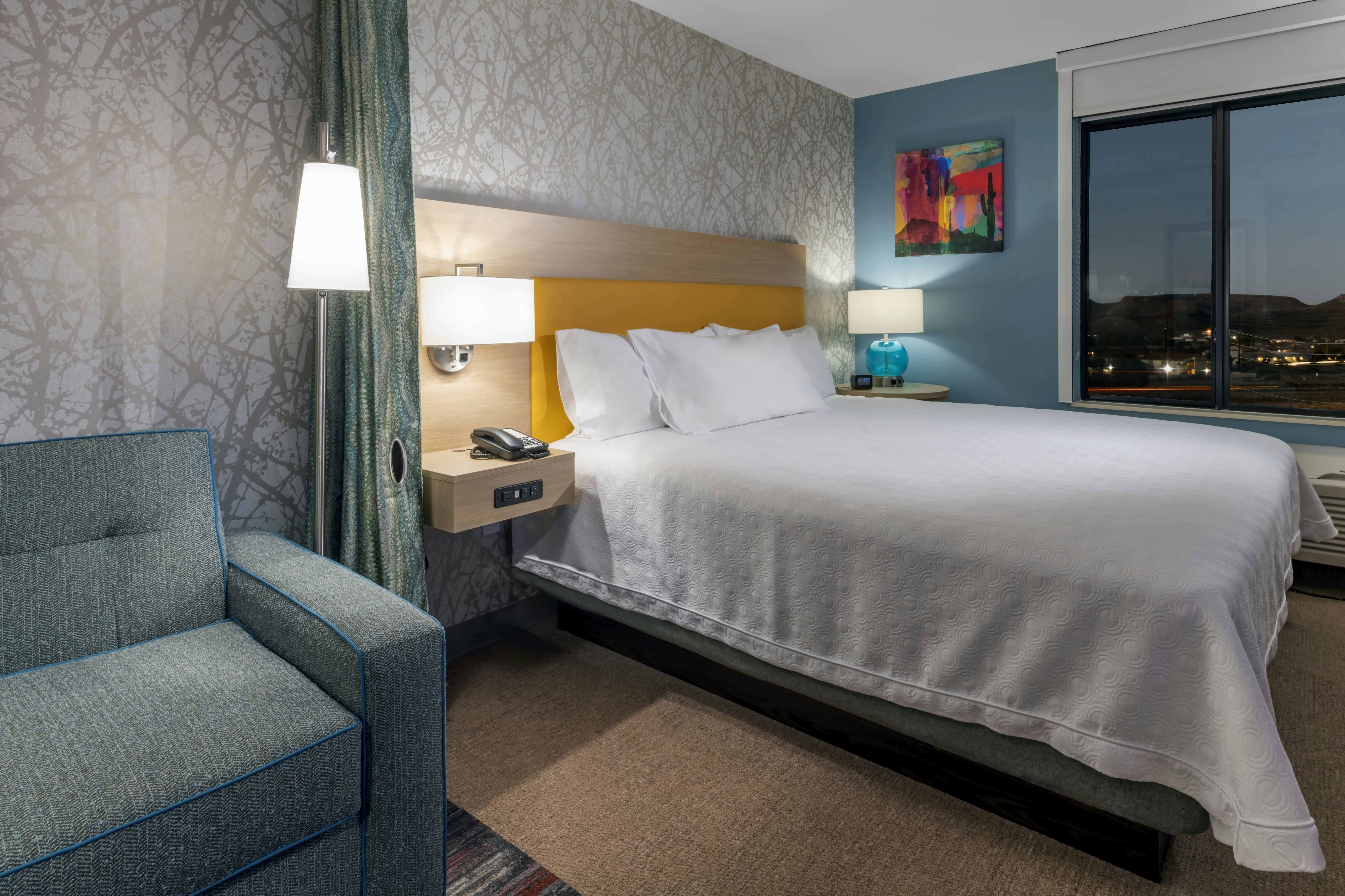 STUDIO, KING BED, MOUNTAIN VIEW
