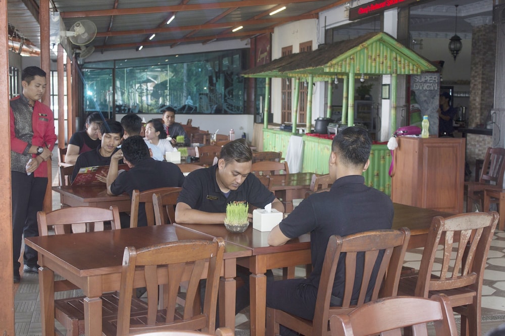 Thongs Inn Kualanamu Transit Hotel 45/64