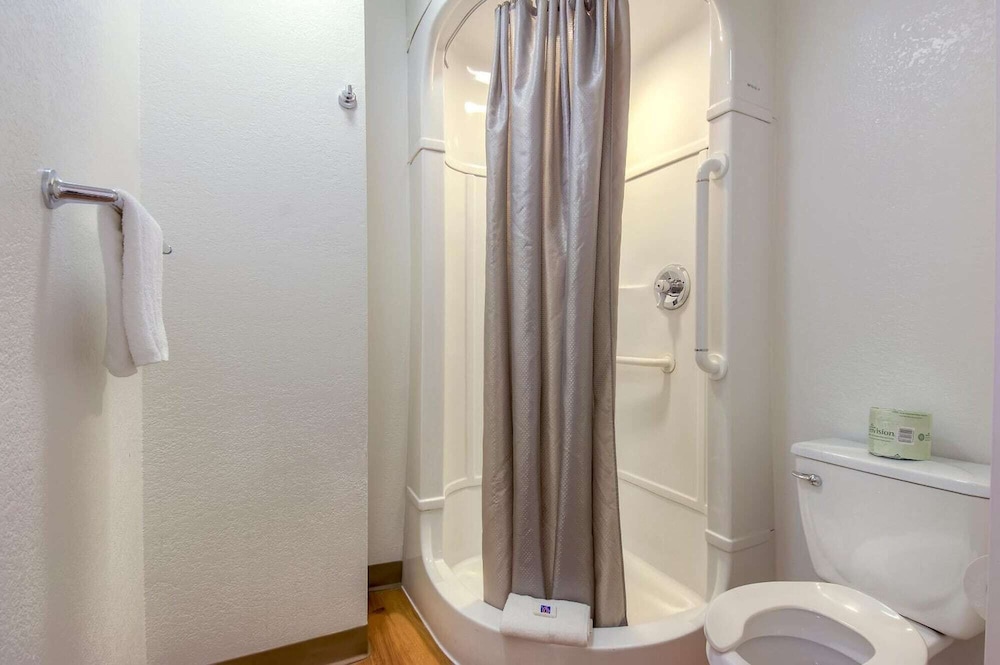 Motel6 Oceanside, CA 58/62