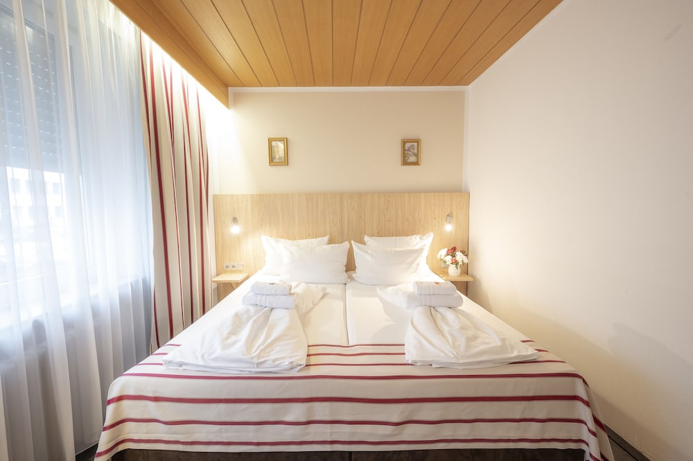ROOM, DOUBLE BED, BALCONY