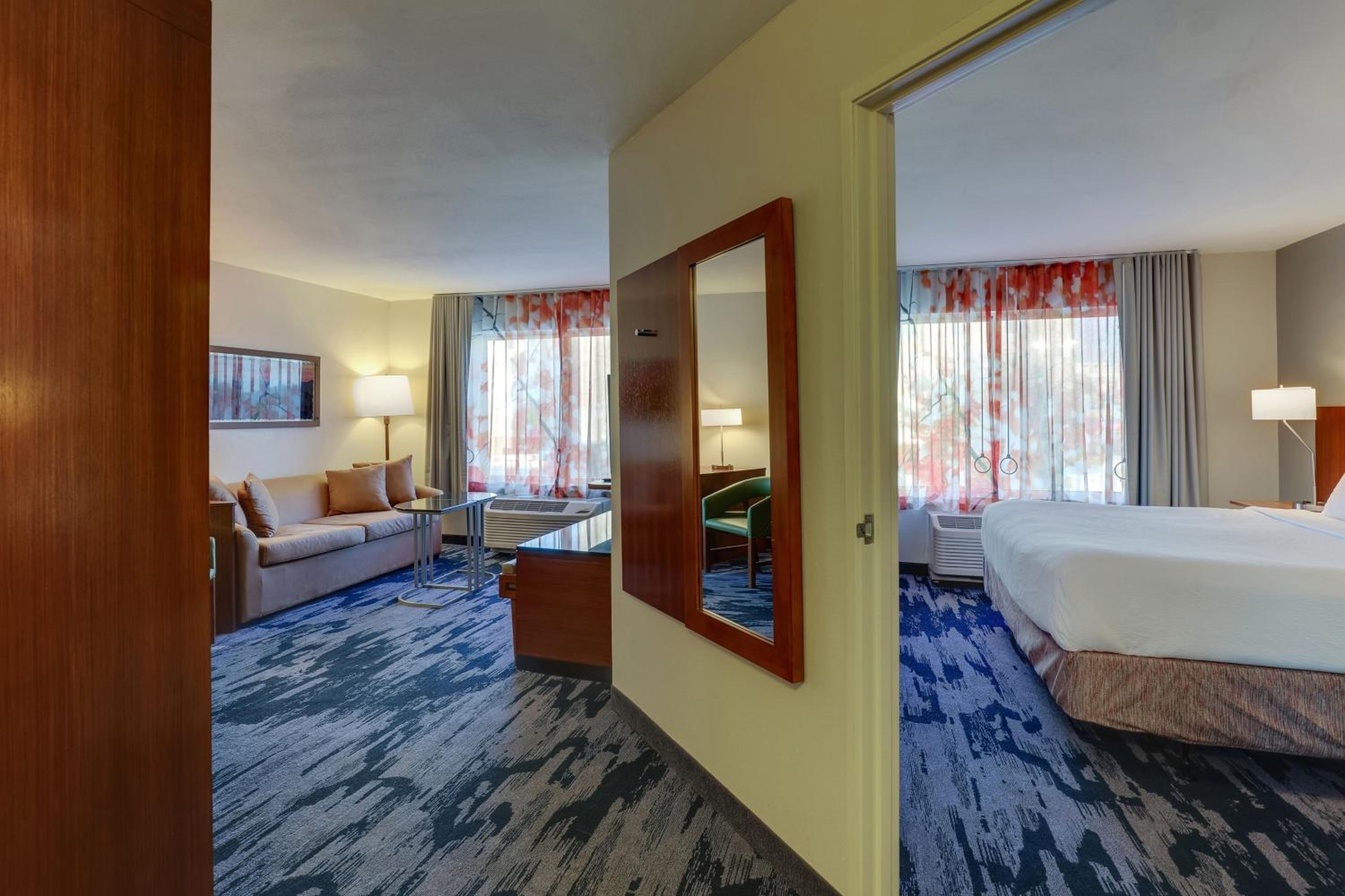 جناح بغرفة نوم واحدة مع أريكة، Fairfield Inn Suites Fort Worth I 30 West Near Nas Jrb 3/9