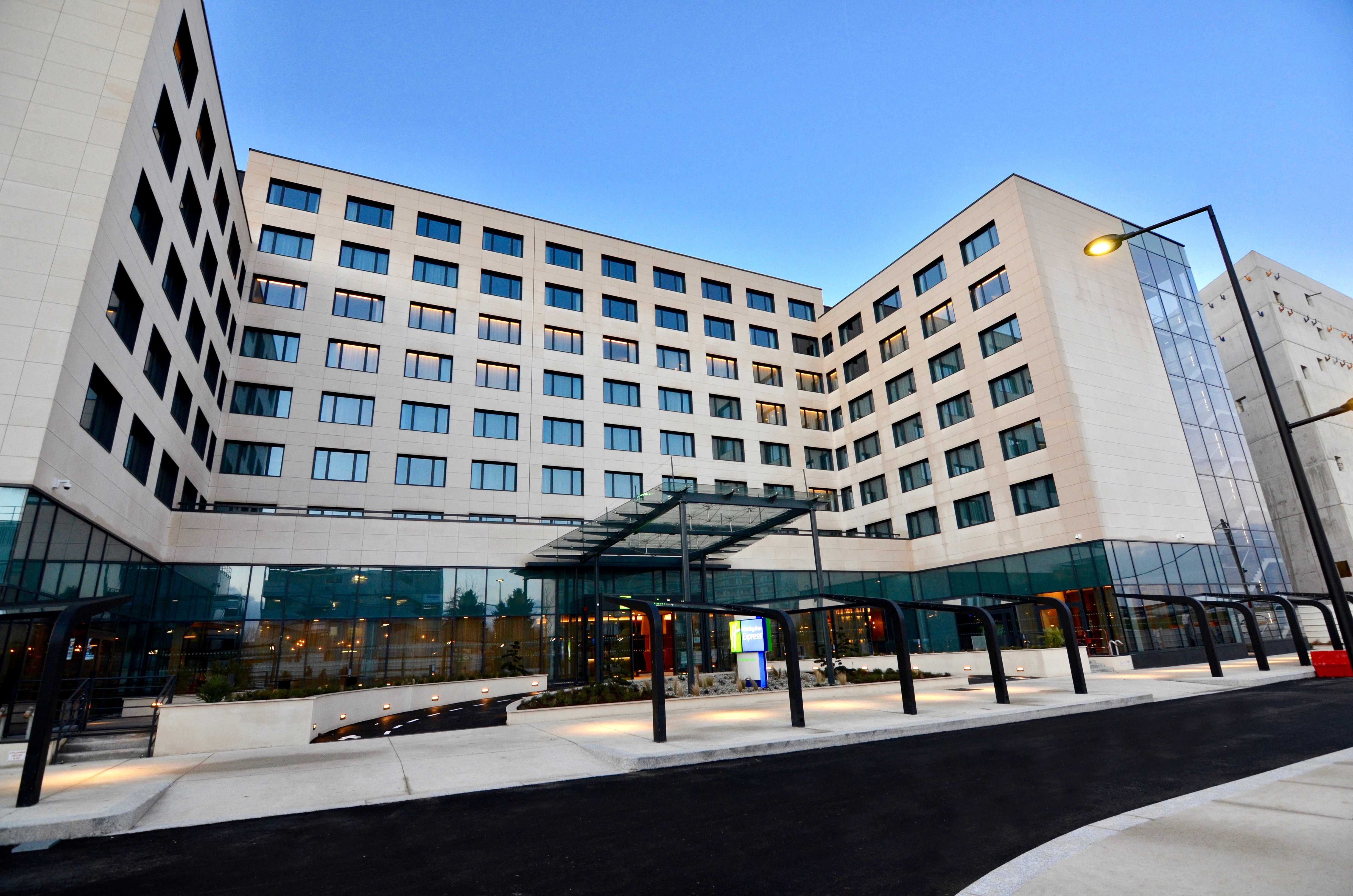 HOLIDAY INN EXPRESS PARIS - CDG AIRPORT 3/70