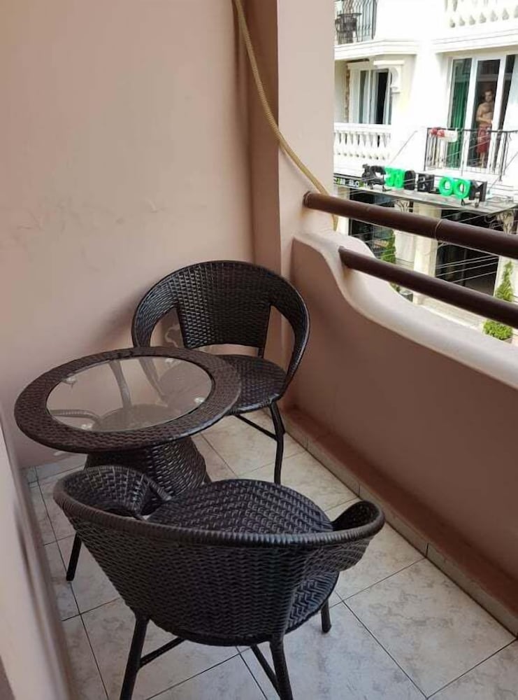Guesthouse And Hostel Batumi Globus 38/46
