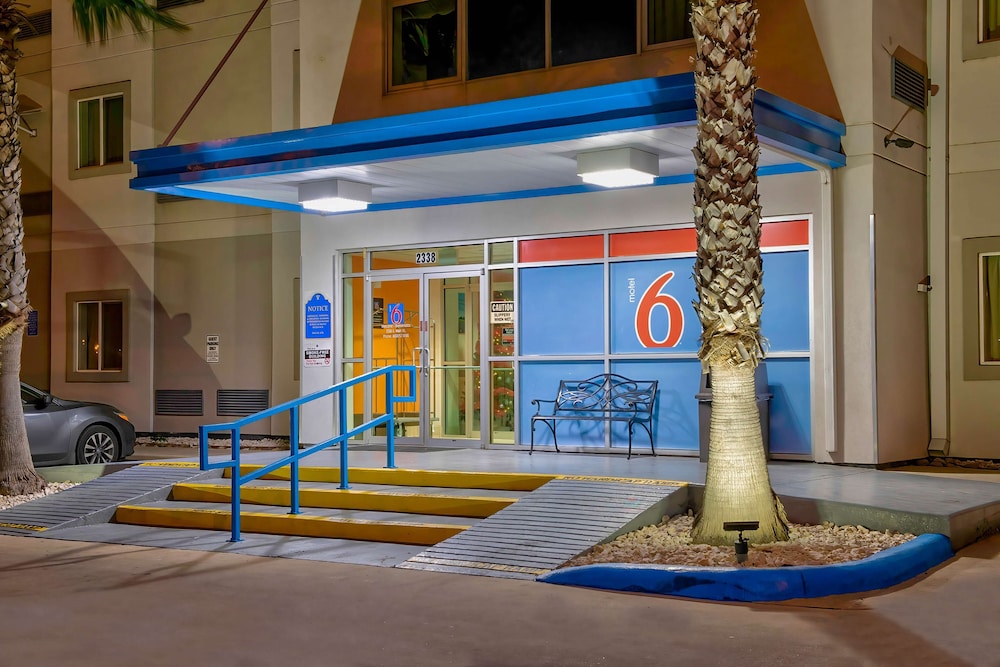 Motel6 Eagle Pass, TX - Lakeside 46/59