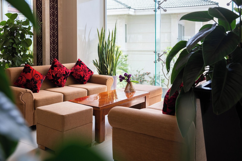 Gold Coast Hotel Resort & Spa 24/50