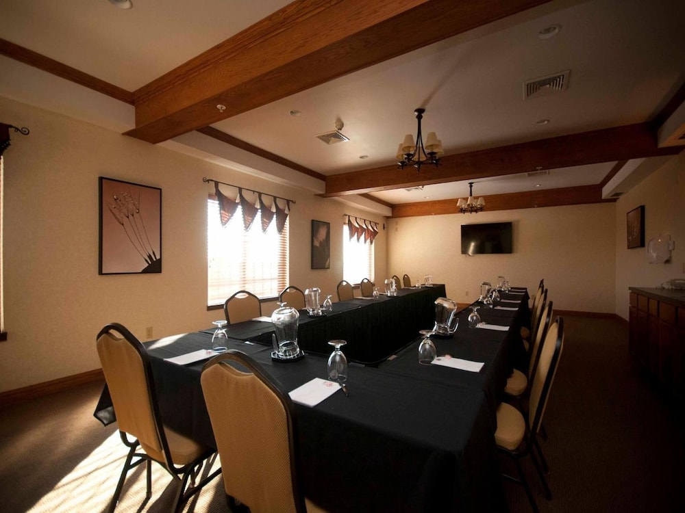 Town Country Inn And Suites 37/45