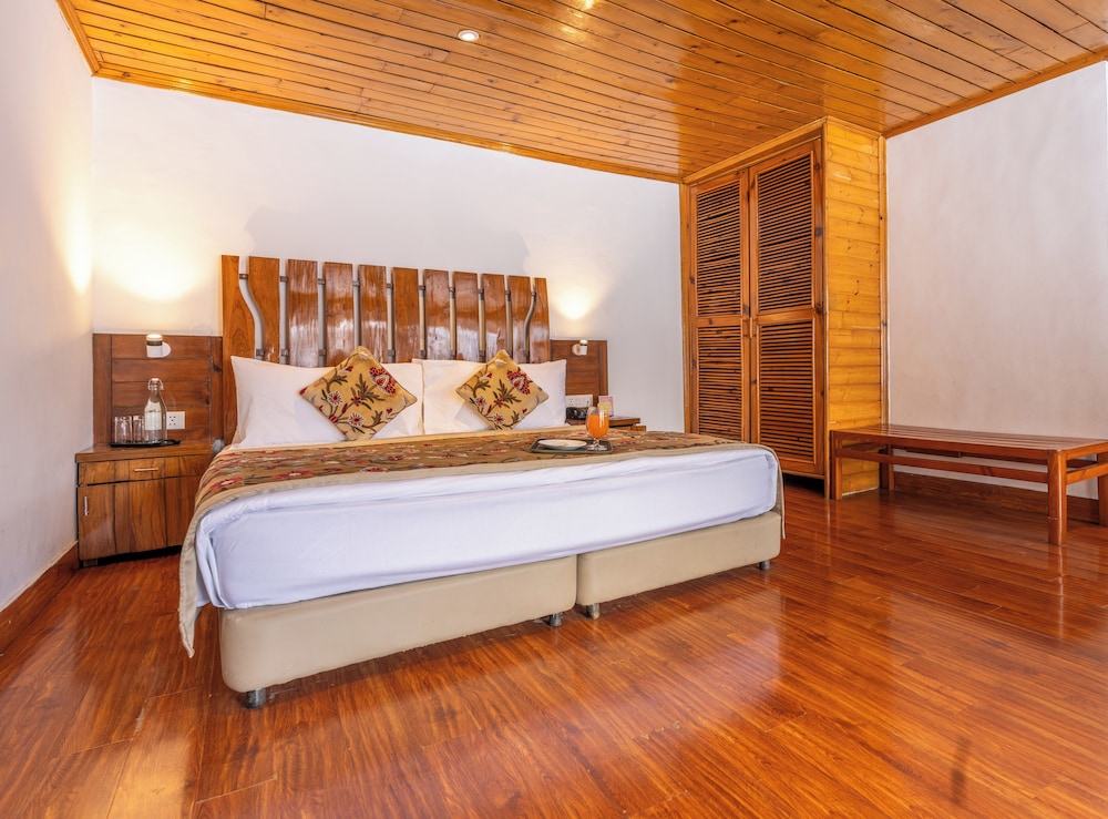 HEEVAN HOTEL 11/50