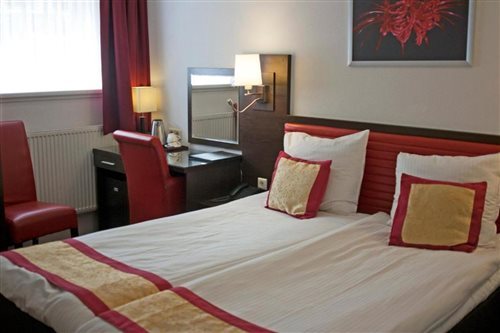 Room, Twin Beds