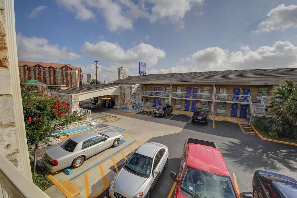 Motel6 San Antonio, TX - Northwest Medical Center 44/60