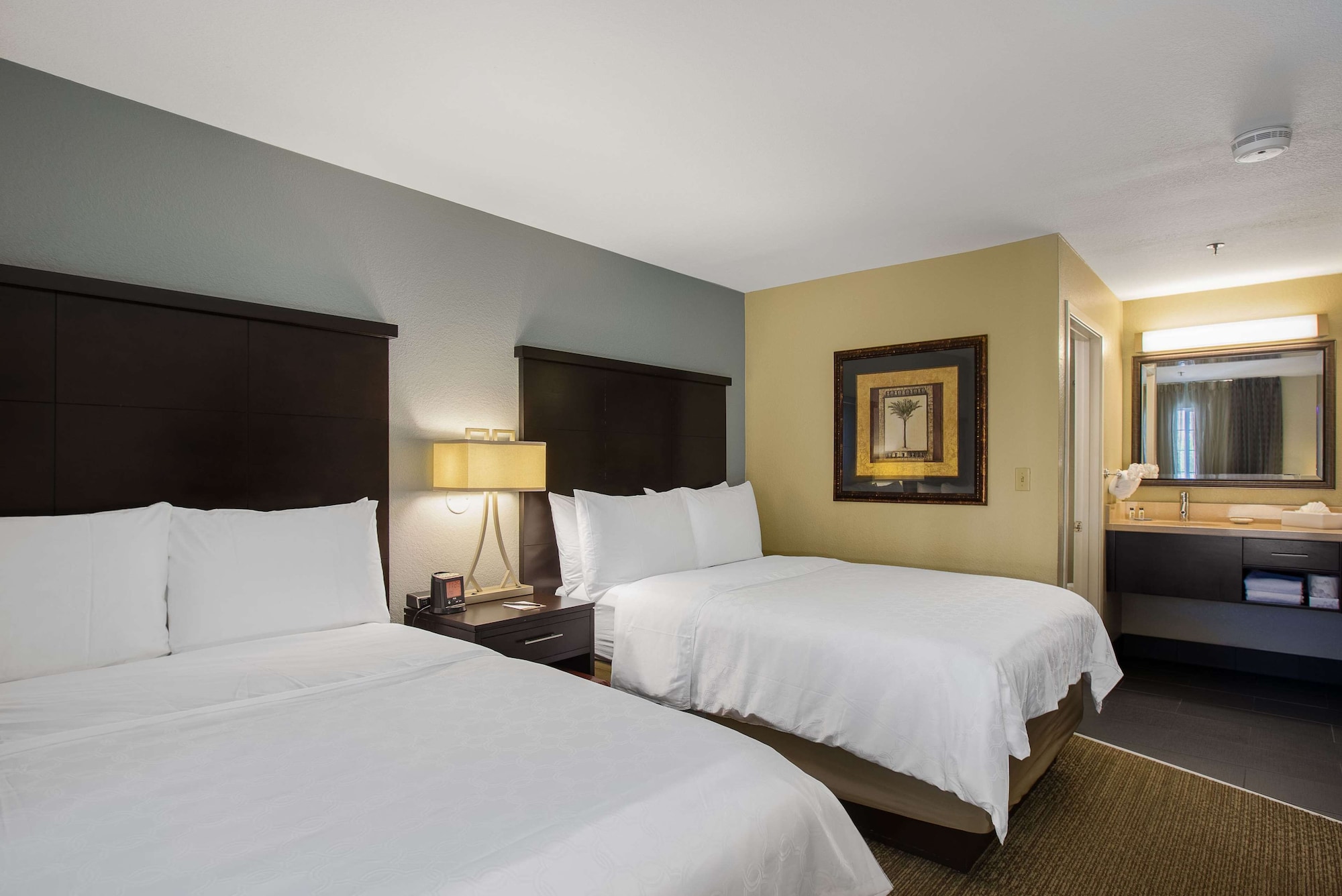 2 BEDROOMS, SUITE, 1 KING AND 2 DOUBLE BEDS