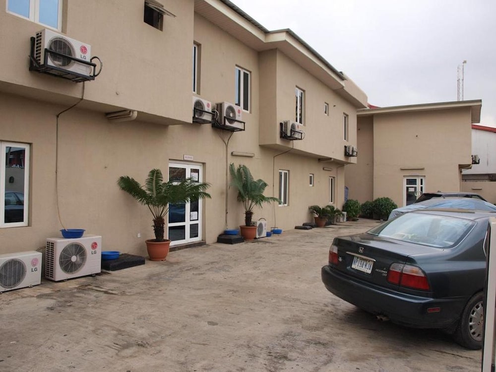 Bay Suites 16/19
