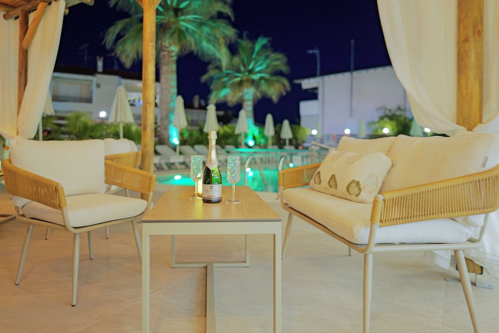 Hotel Tropical 56/72