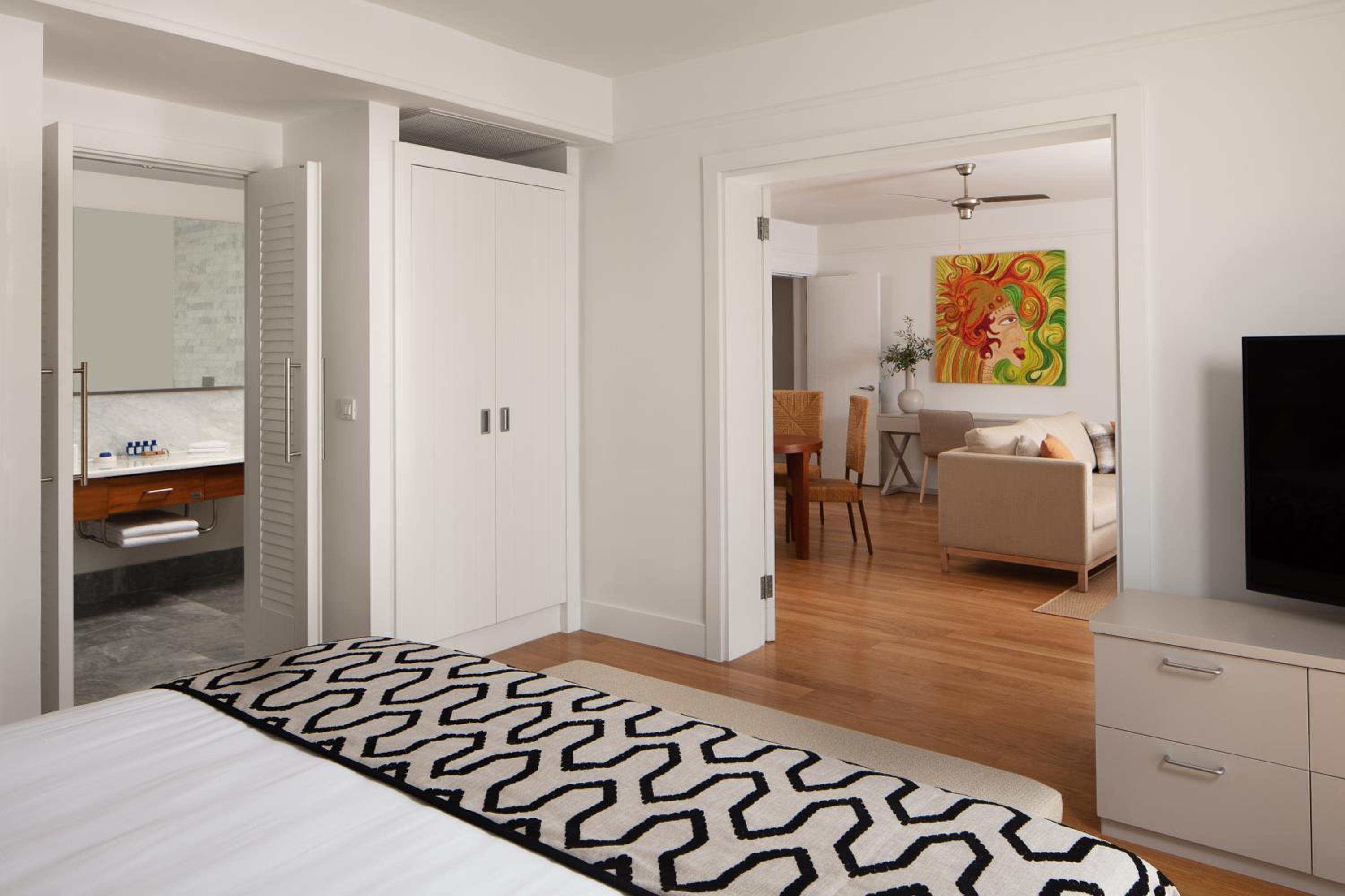 Sea, Executive, Suite