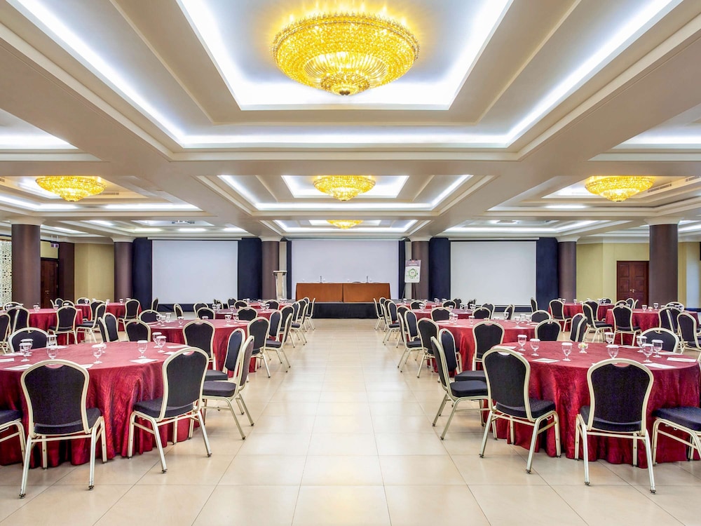 IBIS BANDUNG TRANS STUDIO 52/61