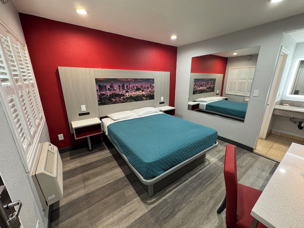 Lincoln Motel 24/58