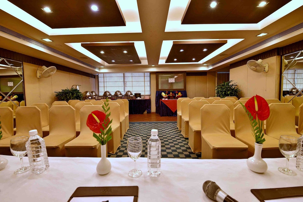HOTEL SURYA PLAZA 29/46