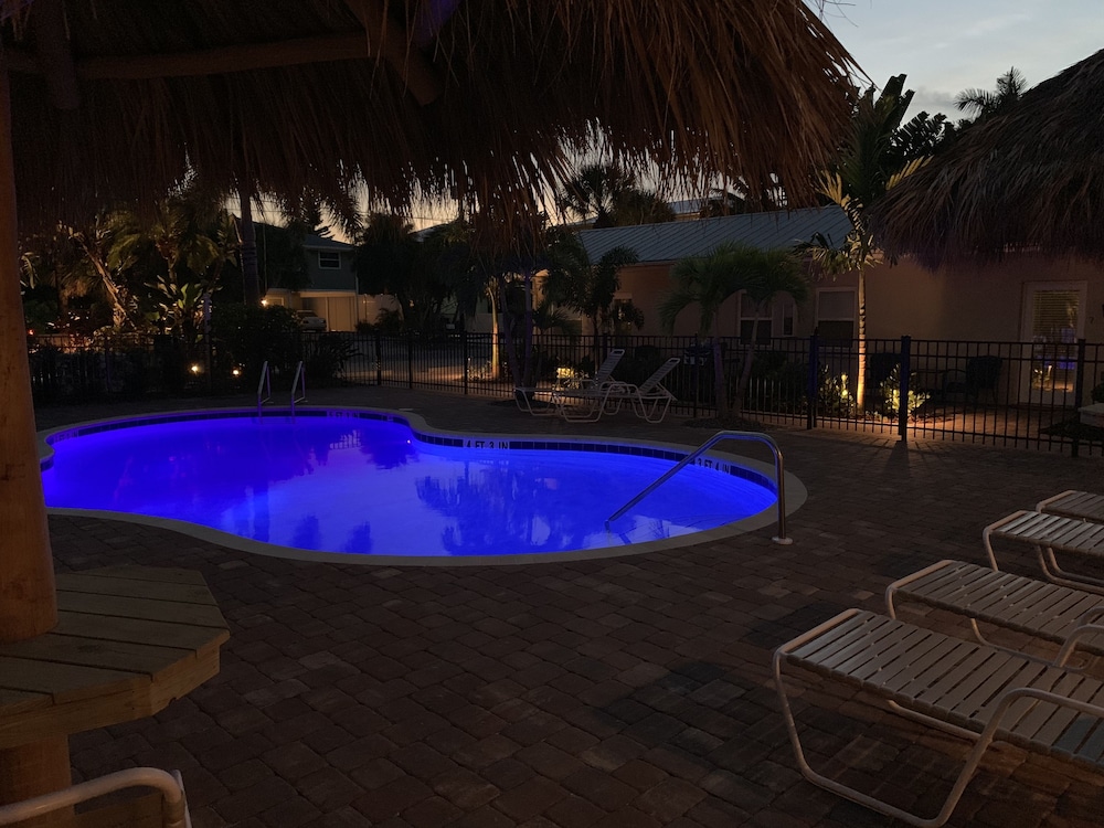 Twin Palms at Siesta 12/50