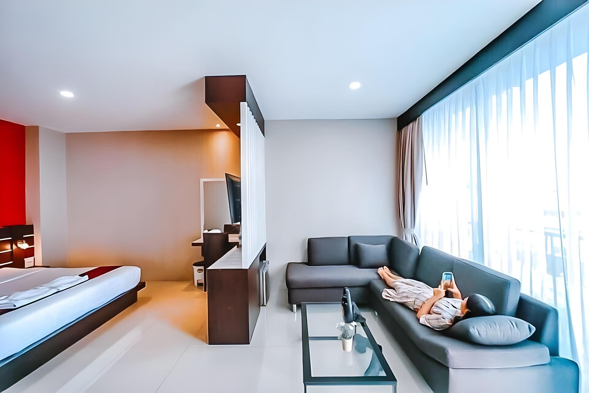 DELUXE ROOM