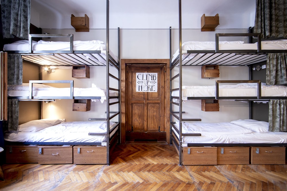 Sir Toby Apos S Hostel 63/70