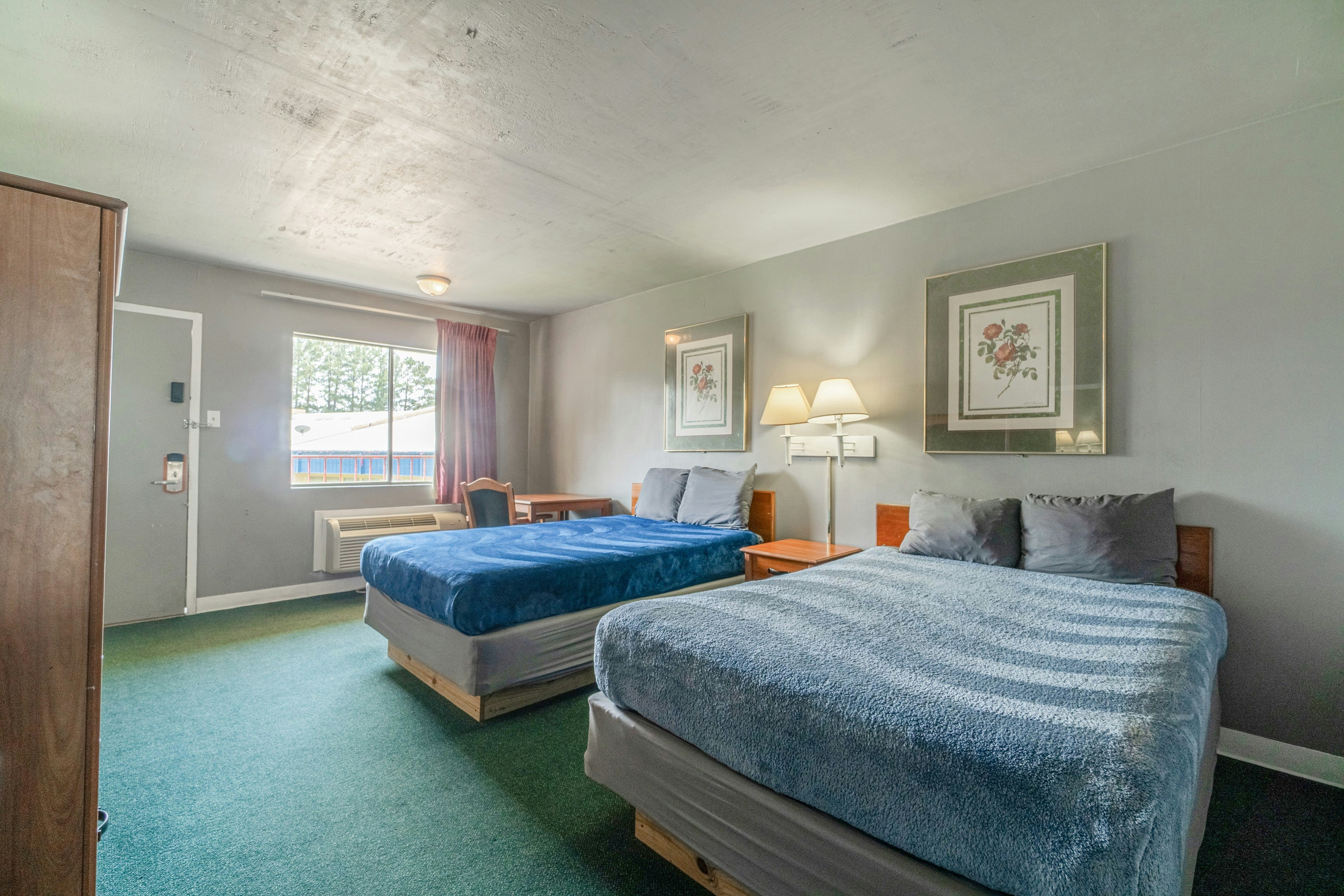 2 Full Beds Non-Smoking, Economy Inn Livingston By OYO TX US 59 2/8