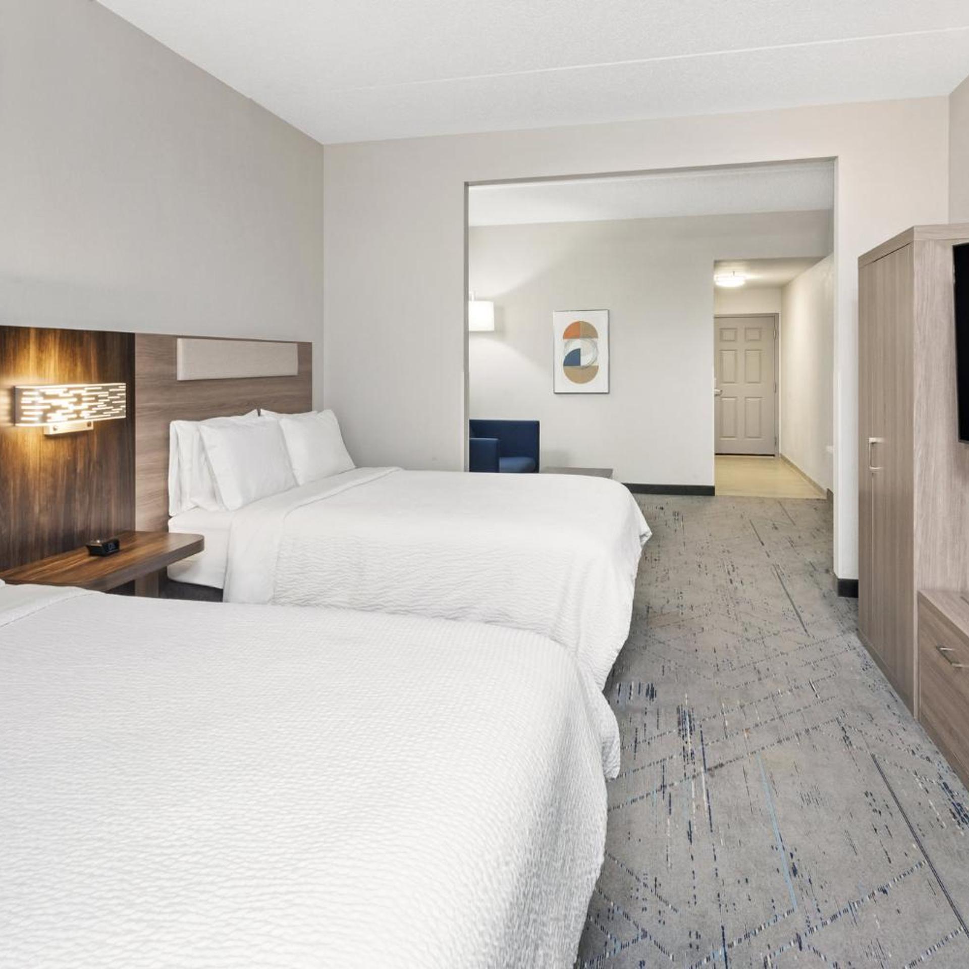 Suite, Queen Bed, Accessible