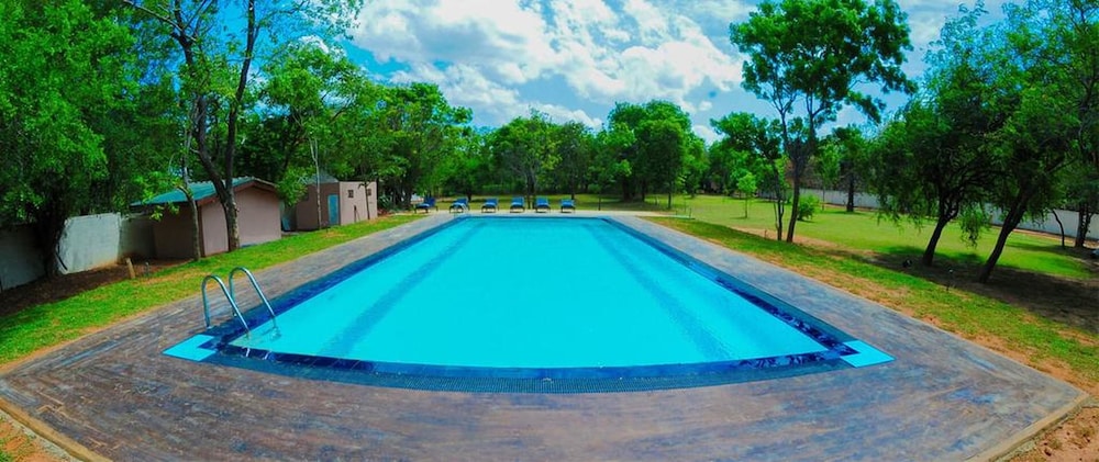 Eighth Wonder Resort 24/50
