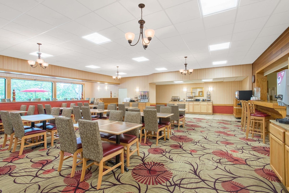 Hawthorn Extended Stay by Wyndham Ellsworth / Bar Harbor 18/26