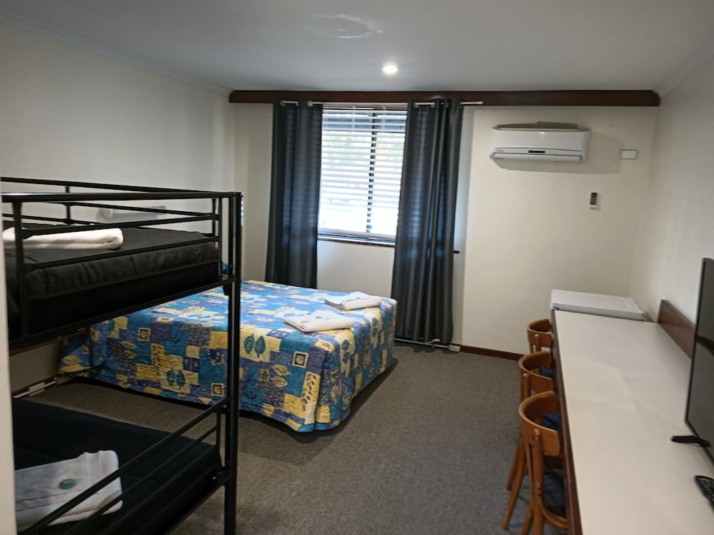 Yanchep Inn 9/41