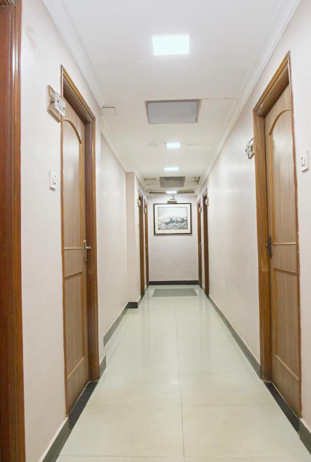 Hotel Maneck Residency 22/25