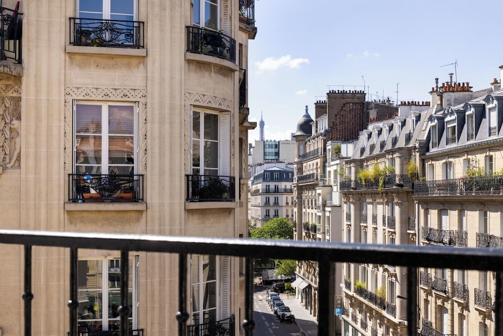 Le 46 Hotel 10/70