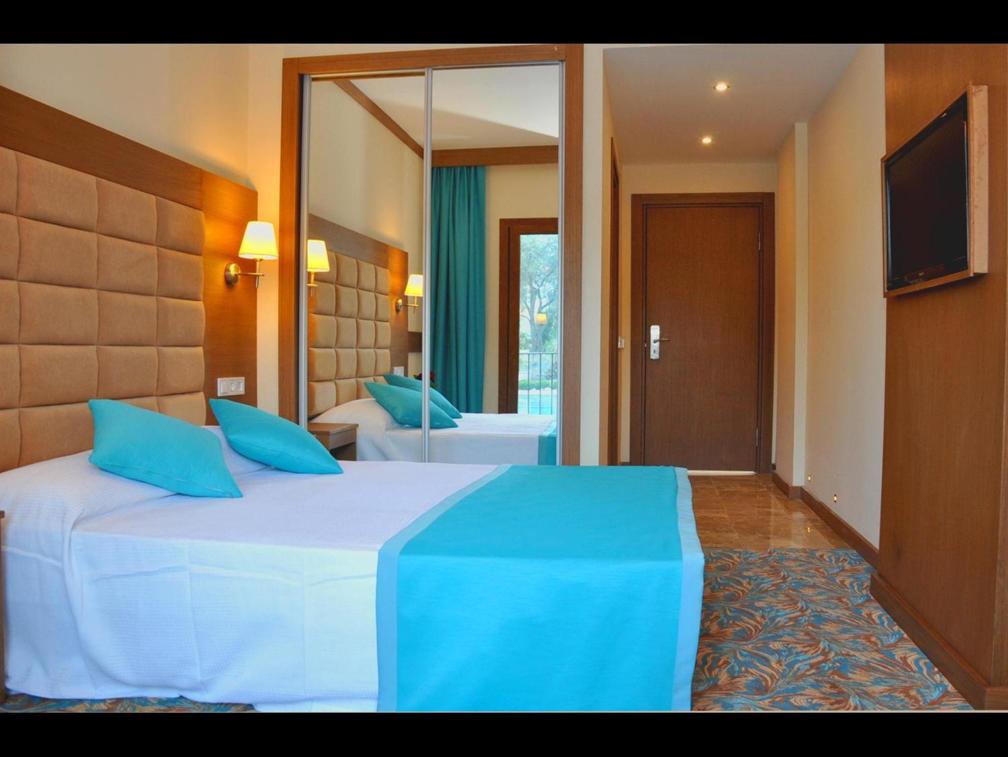 Deluxe, Double or Twin Bed, Pool Access
