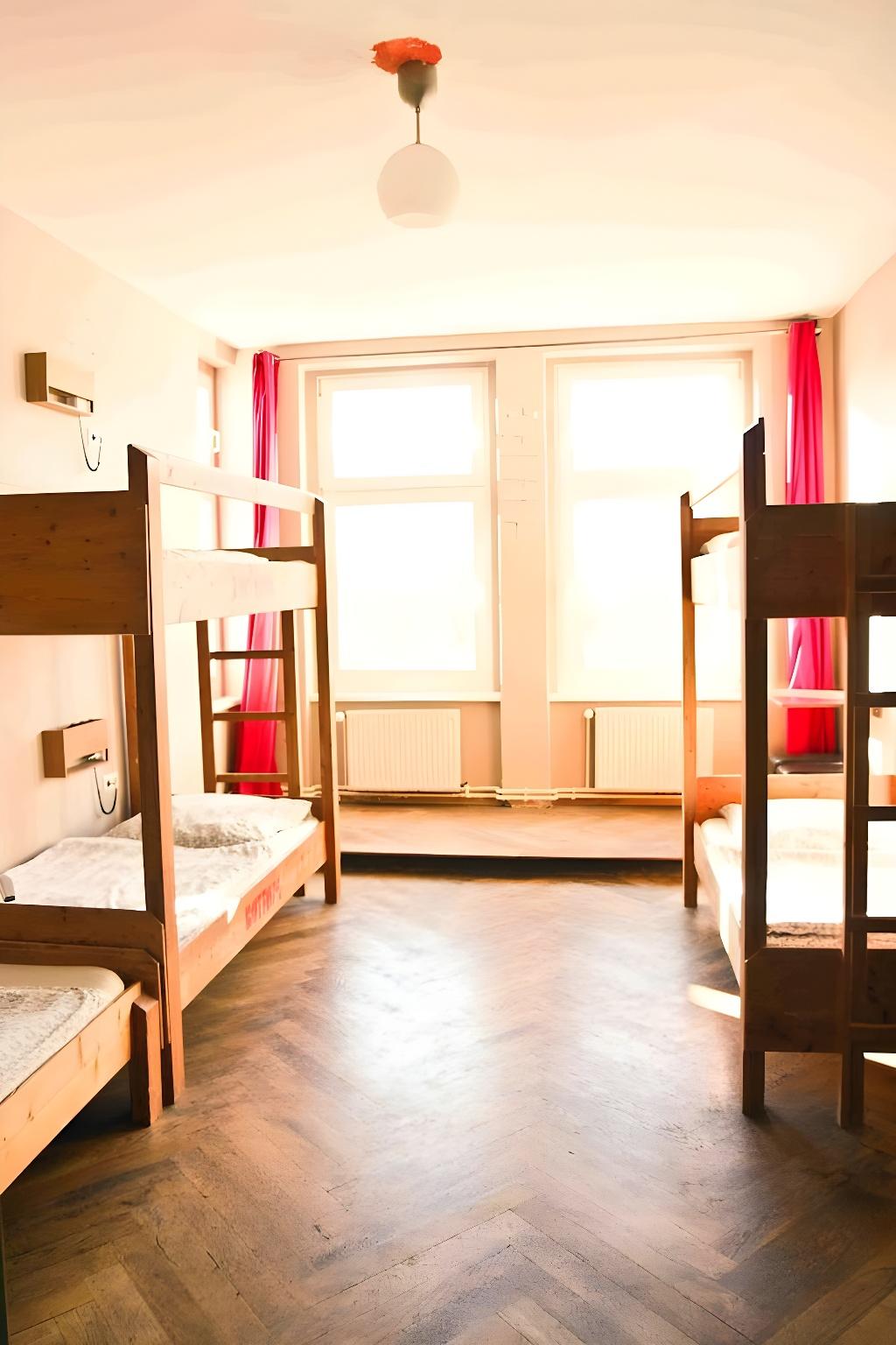 MIXED DORM, 5 BEDS