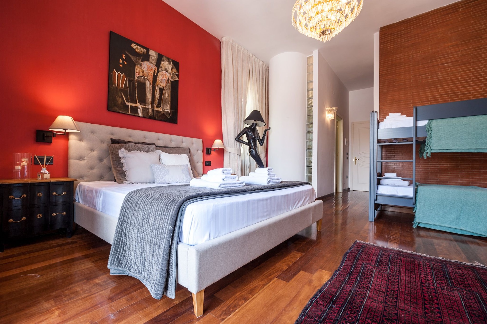 SUPERIOR, QUADRUPLE, MULTIPLE BEDS, CITY VIEW