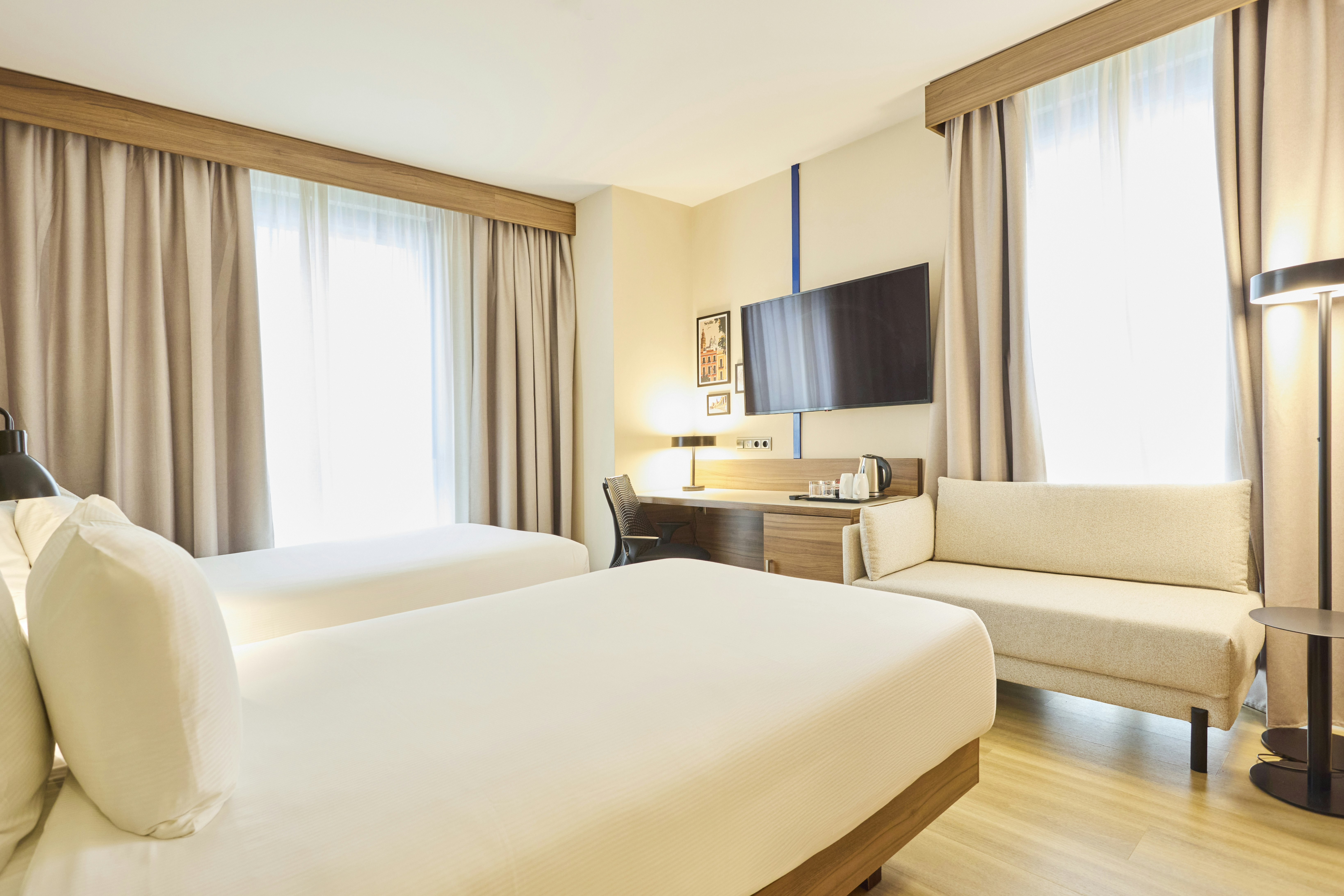 ROOM, TWIN BEDS