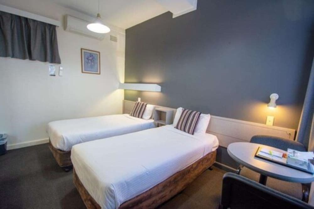 Midcity Motor Lodge 11/32