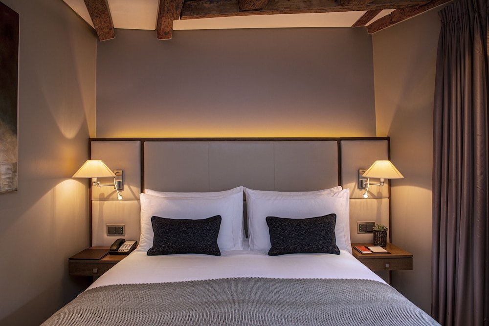Hotel Les Armures 11/64