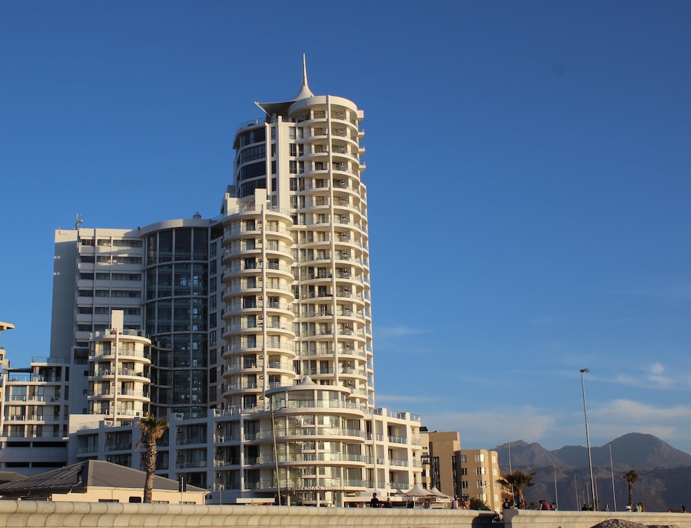 Hibernian Towers 505 Apartments 2/43