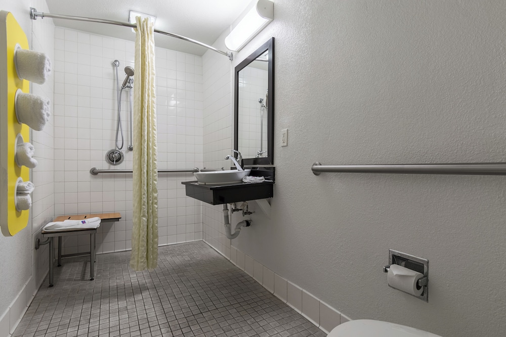 Motel6 Riverside, CA - UCR East 56/57