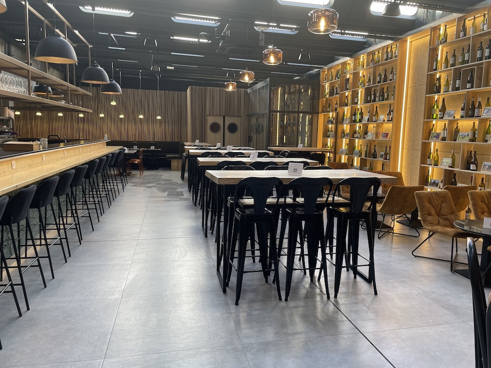 restaurant cafeteria