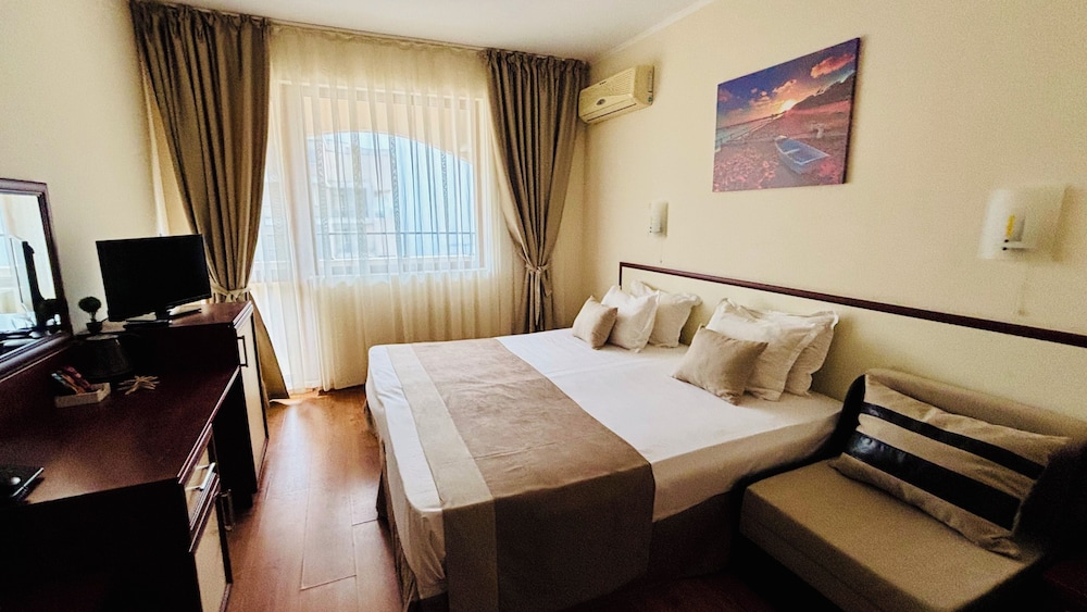Hotel South Nights 19/48