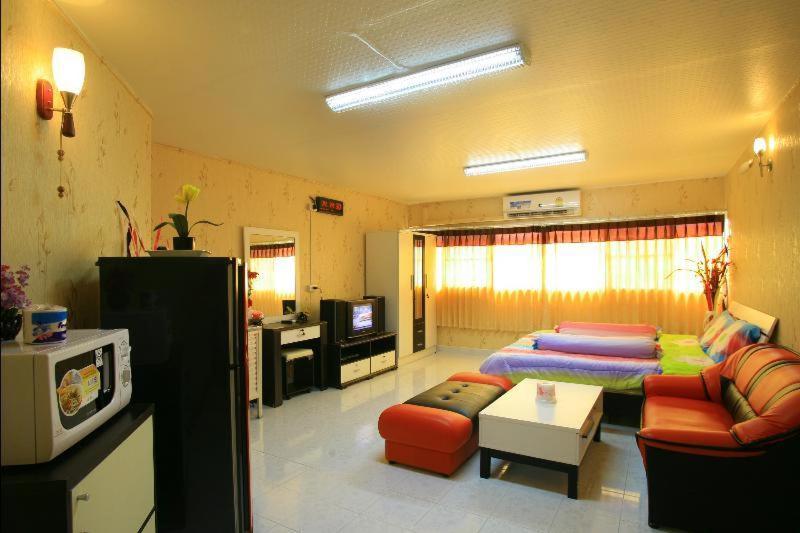 Deluxe At Popular Condo 25/34