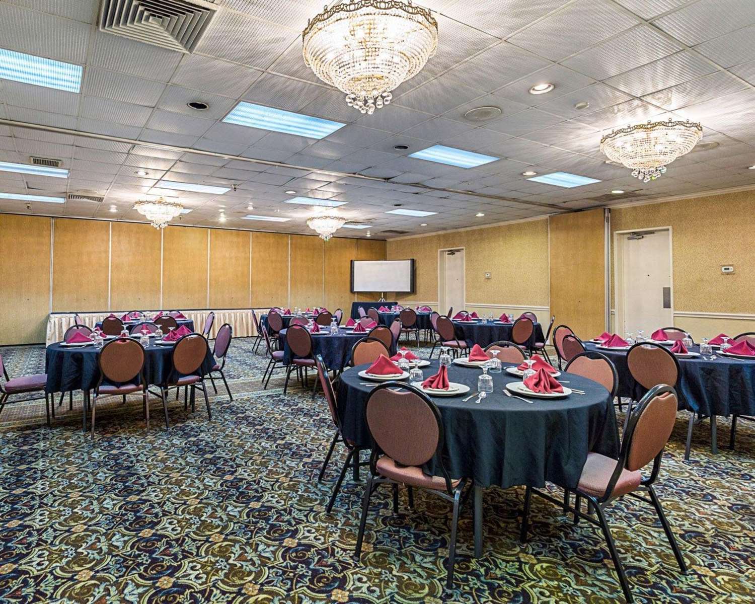 GreenTree Hotel and Extended Stay Channelview I-10 17/23