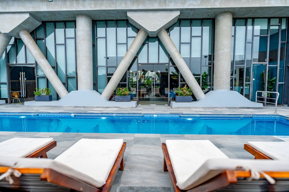 swimming pool spa