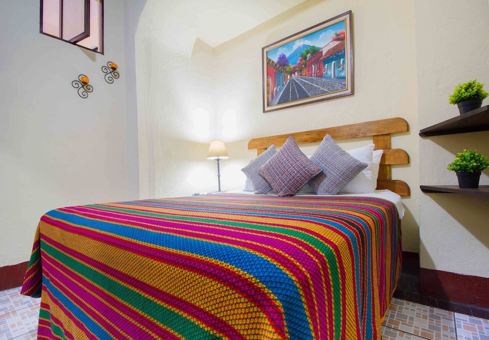 ROOM, DOUBLE BED, PRIVATE BATHROOM, COURTYARD AREA