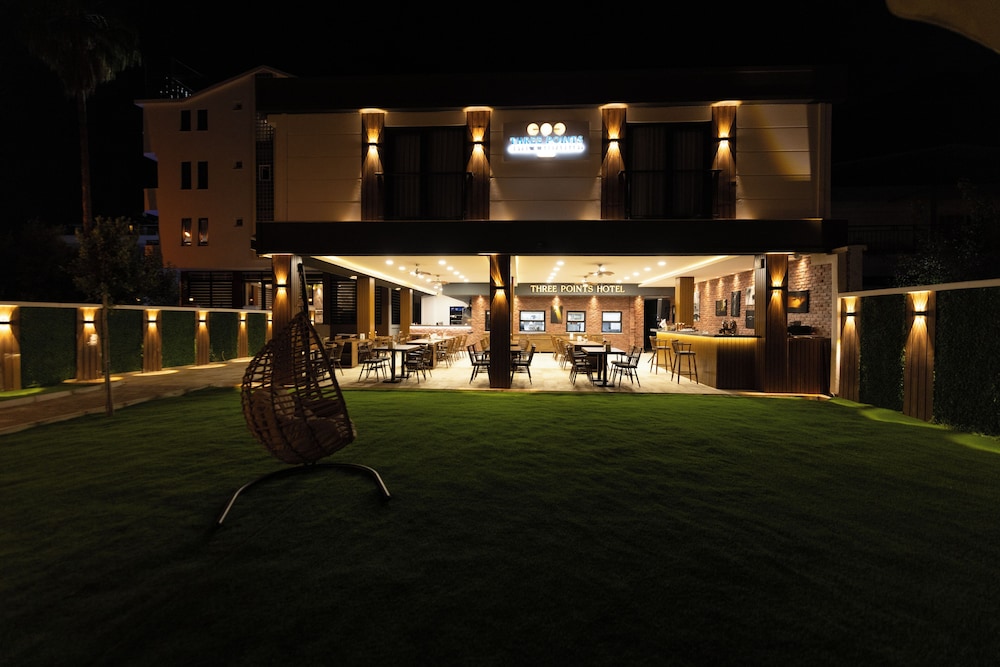 Three Points Hotel 43/47