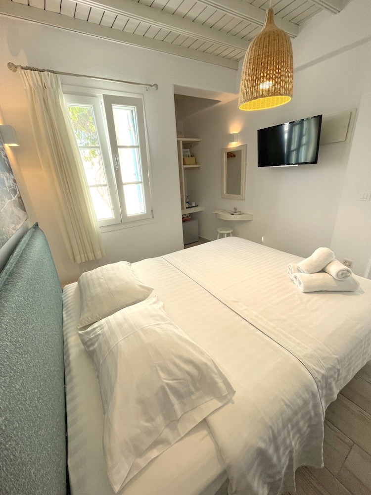 DOUBLE BED, CITY VIEW