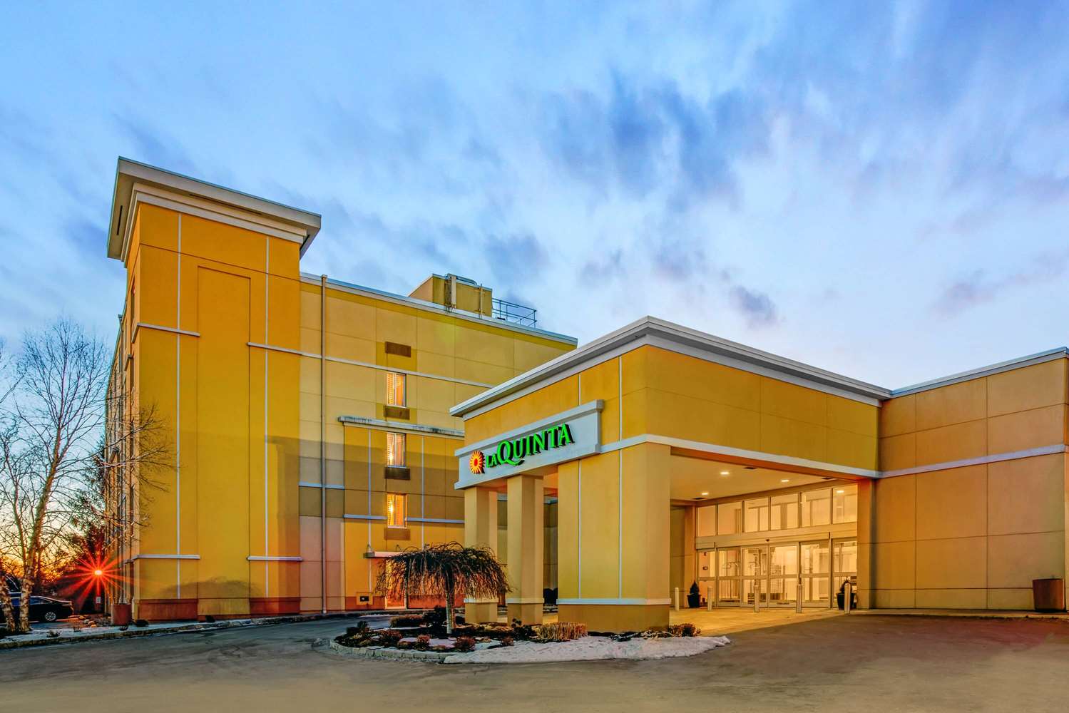 La Quinta Inn & Suites by Wyndham Danbury 50/58