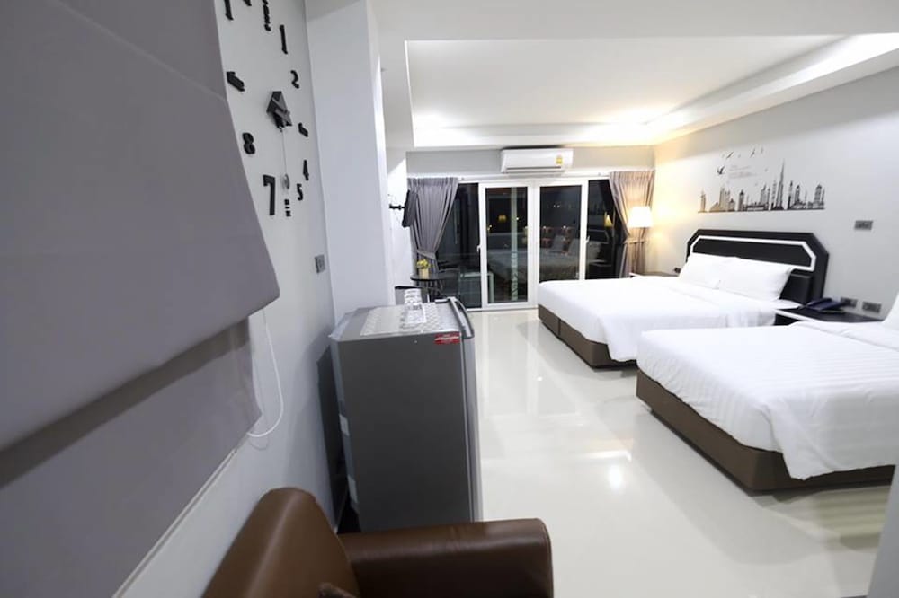 ROOM, TRIPLE