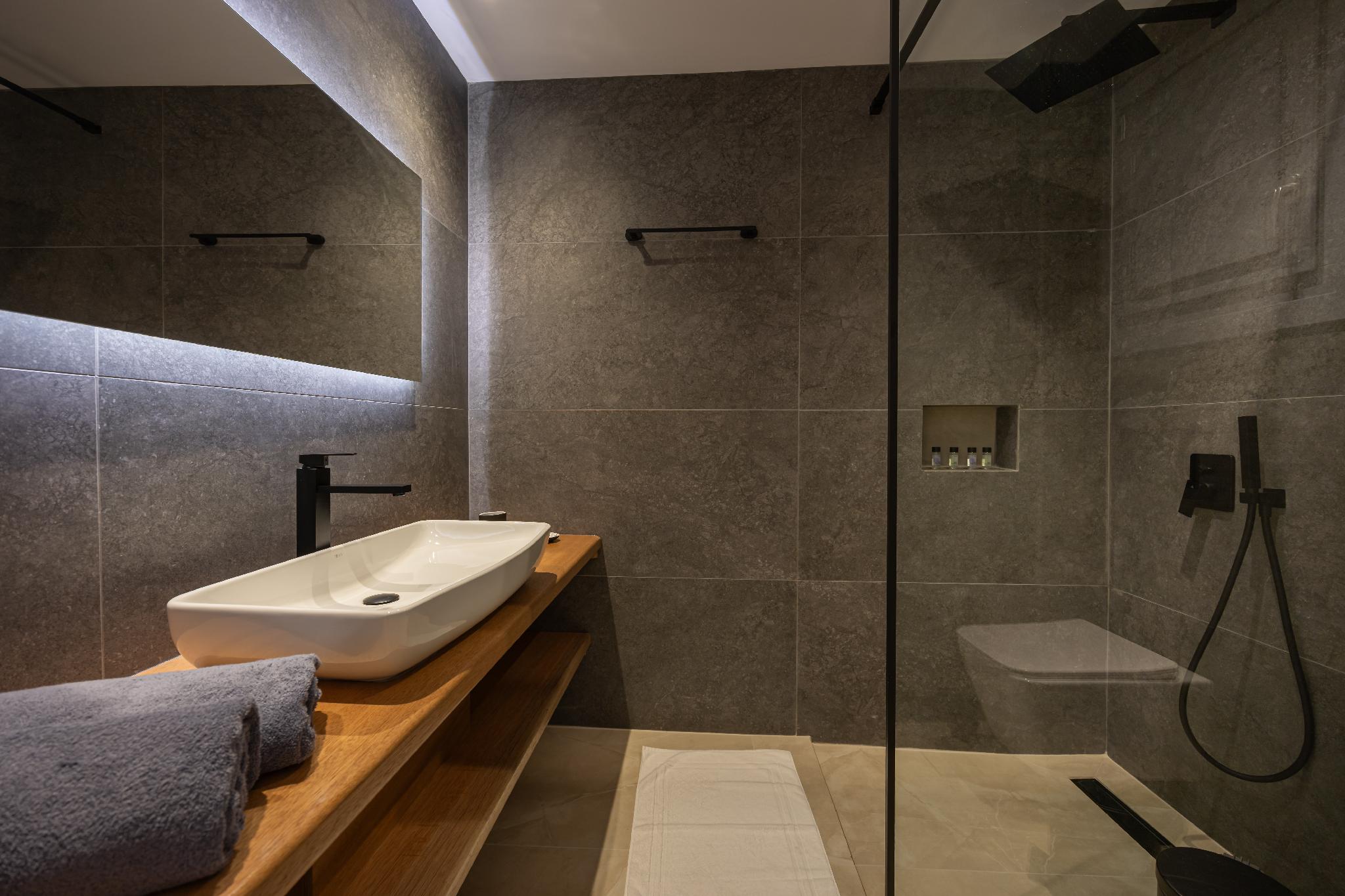 Nastram Suites Oia 30/30