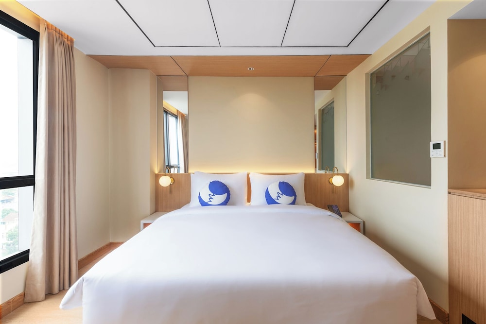 Deluxe, King Bed